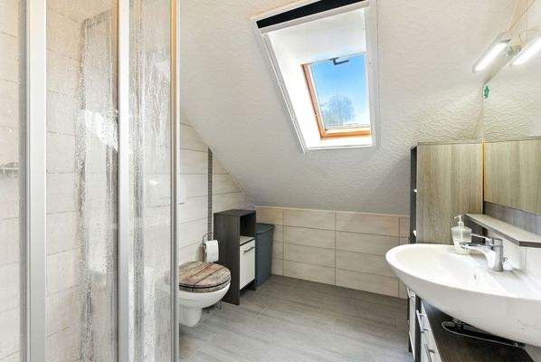 Badezimmer im Dachgeschoss