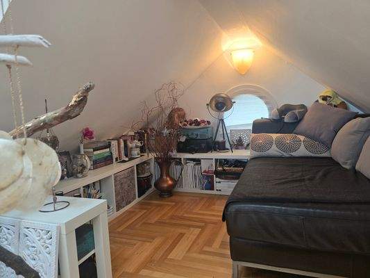 Die Höhle von innen - kuschelig ohne Ende.jpg