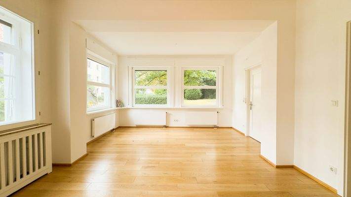 Wohnbereich mit Terrassen- und Gartenzugang EG