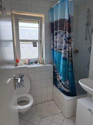 Dusch-/Bad mit Fenster