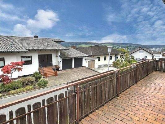 großer Balkon auf der Westseite