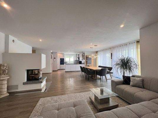 Wohn-/Essbereich KI/Homegestaged