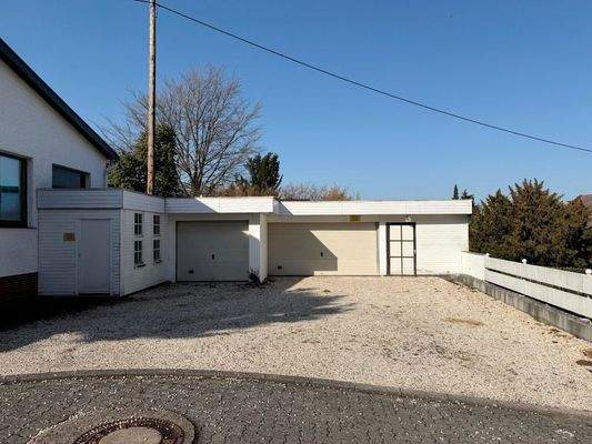 Garagen und Stellplätze