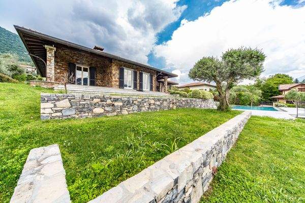 Außenansicht der Villa