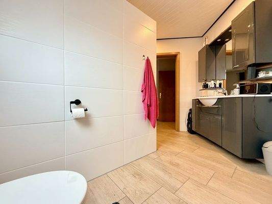 Bad OG angrenzend an Zimmer I