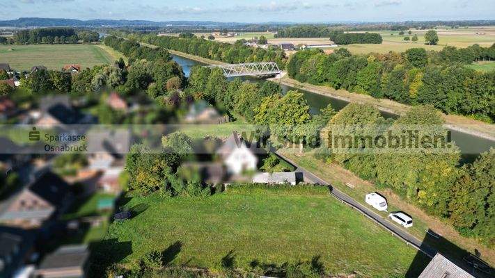 Grundstück mit Umgebung