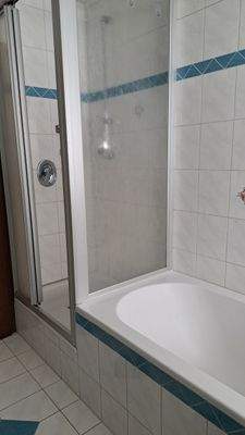 Badewanne + Dusche Whg. 2