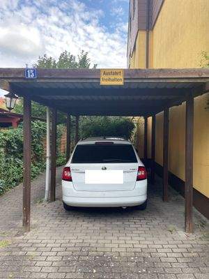 Carport vorm Haus!