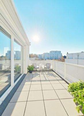 Sonnige große ca. 11,30 m² Terrasse