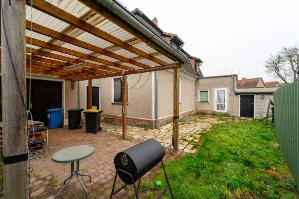 Außenansicht + Garten