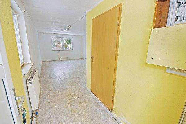 großer Raum im Nebengelass