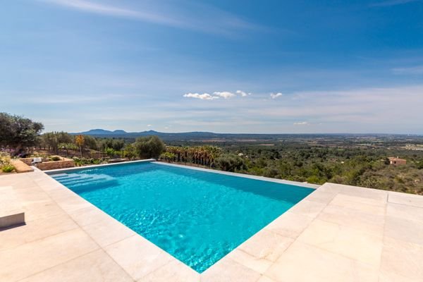 Pool mit Weitblick