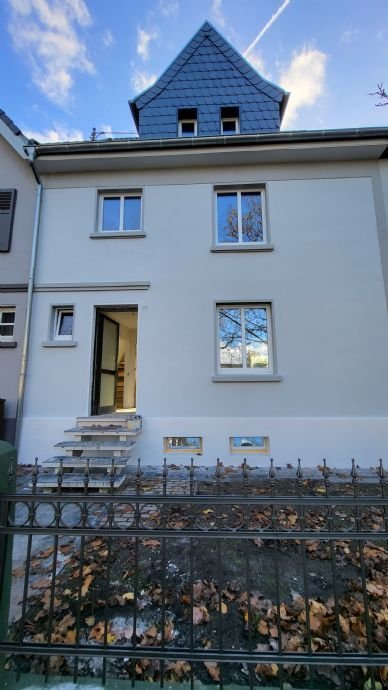 KERNSANIERES STADTHAUS IN ZENTARLER LAGE