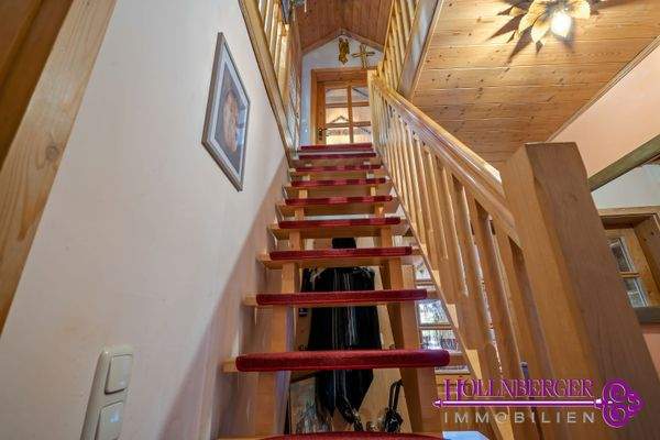 Haupthaus-Treppenaufgang zu OG