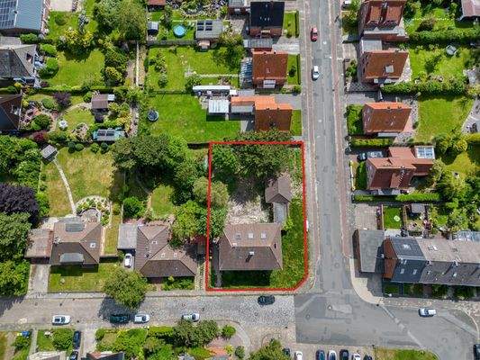 Großzügiges Eckgrundstück