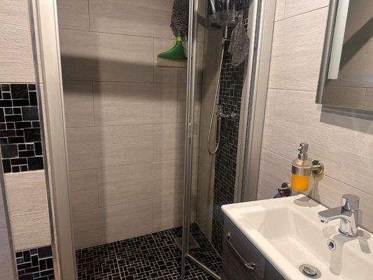 zweites Bad mit Dusche & WC 