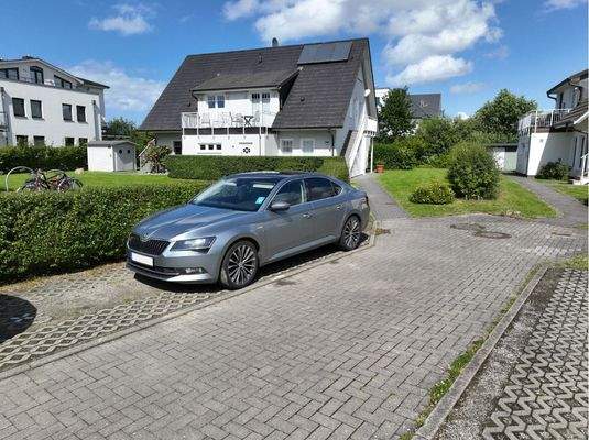 Stellplatz direkt vor dem Haus