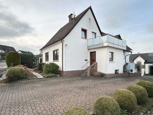 Gesamtansicht mit Stellplatz und Wegerecht