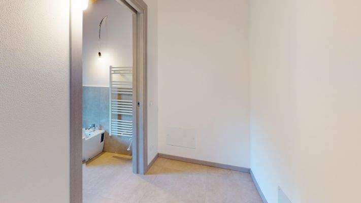 NA-072-15-Villetta-a-Calcinato-BS-Bathroom 2.jpg