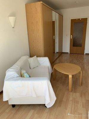 Blick vom Balkon in den Raum