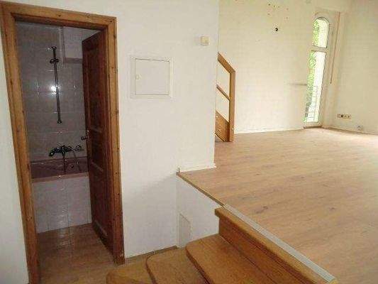 1-Zimmer-Wohnung und Bad.JPG