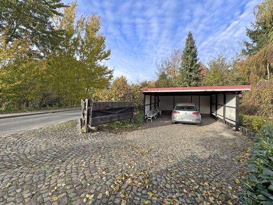 Doppelcarport mit angeschlossenem Schuppen