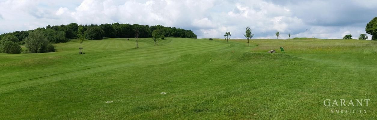 Golfplatz-Eschenrod-Panoramabild-mit-Blick-auf-uns