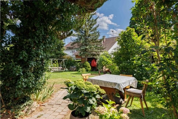 Gemütliche Sitzecke im Garten