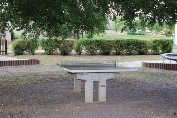 Großer öff. Spielplatz vor dem Haus