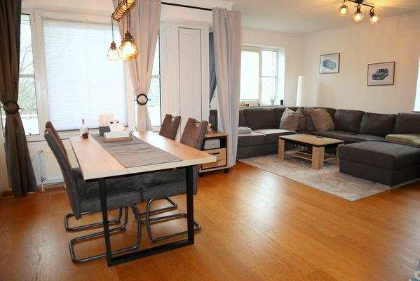 Wohn- / Esszimmer mit ...