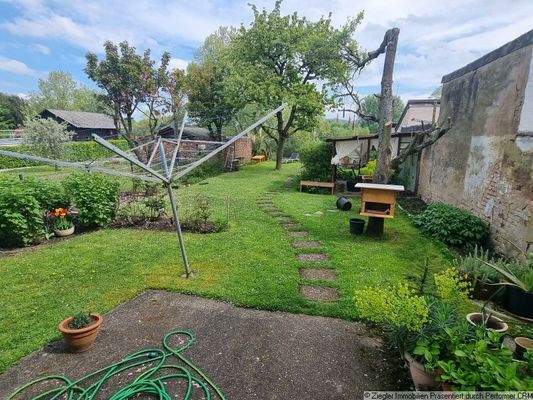 23 Hinterhaus mit Idyllischem Gartengrundstück zum Neckar