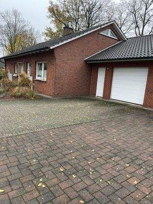 Garage mit Stellplatz