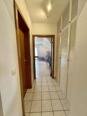 Garderobenbereich mit Einbauschrank