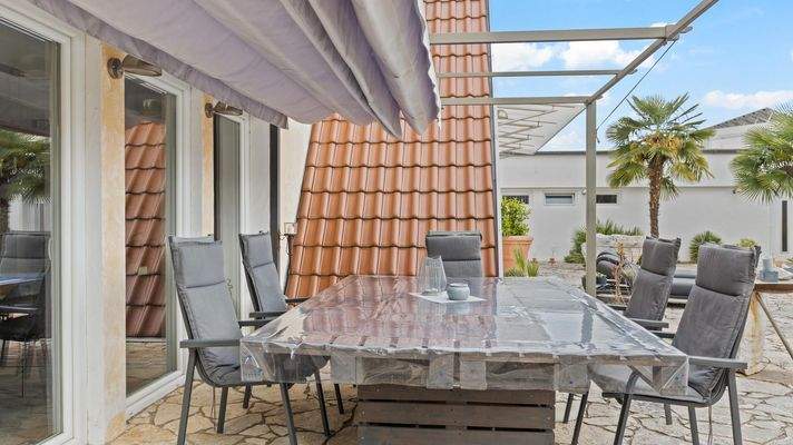 Terrasse I beim Schwimmbad 