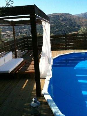 2 komplett ausgestattete Steinvillen mit schönen Gärten und 3 zusätzlichen Baurechten