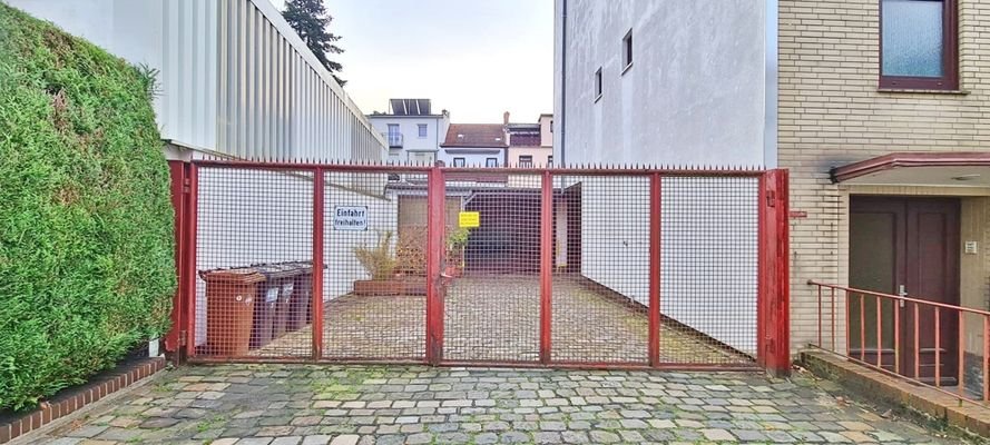 Abgeschlossener Hof - Stellplatz