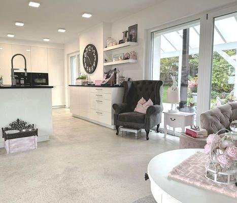 Wohnen mit Blick in den Kochbereich