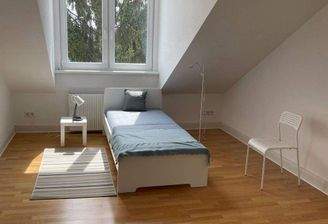 Schlafzi Karolinger Str. DG.jpg