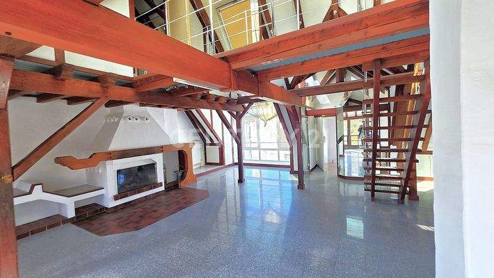 Großes Wohnzimmer der DG Wohnung