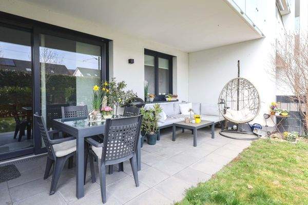 Terrassenbereich mit Gartenanteil