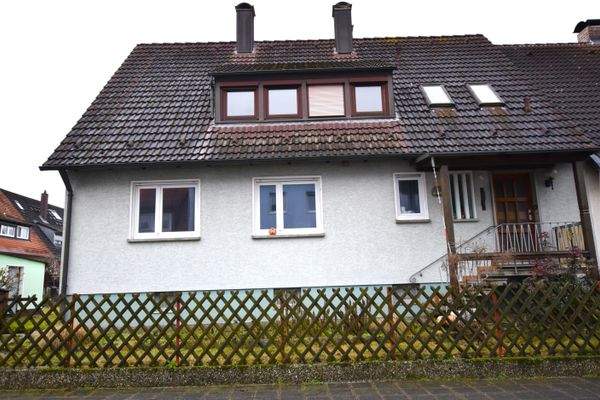 Haus von der Straßenseite her
