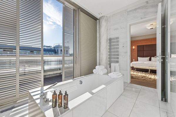 2025-09-15-S01408-Schottenring 22, 1010 Wien-052