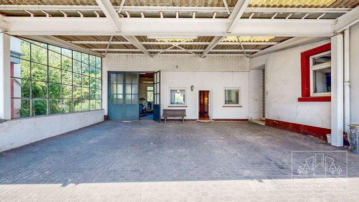 Hof-Werkstatt - Seiteneingang