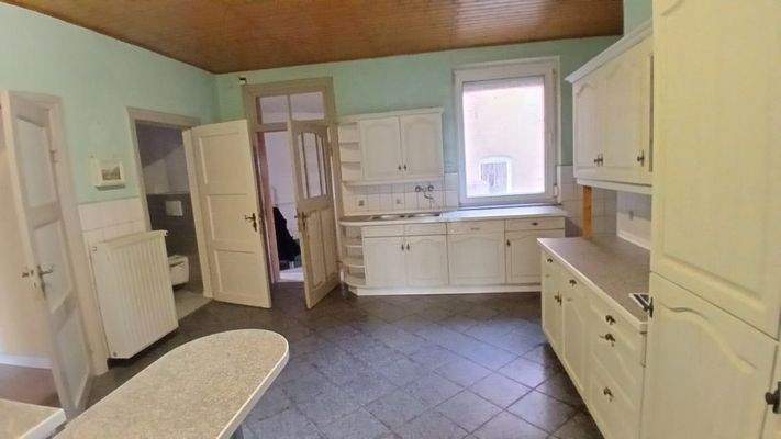 Küche mit EBK im EG