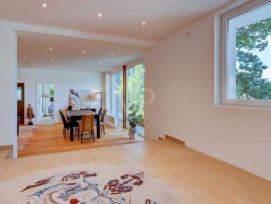 Küche mit Blick in den Essbereich