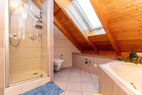 Badezimmer (Dachgeschoss)