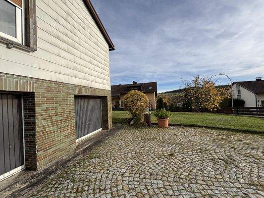 Zufahrt Garagen