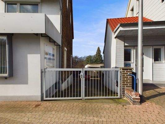 Front-Einfahrt zum Innenhof