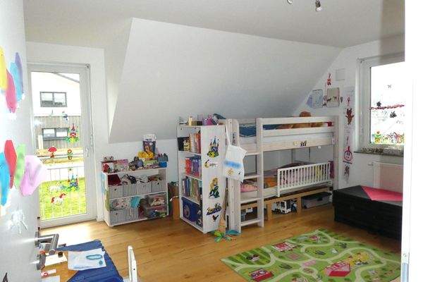 Geräumiges Kinderzimmer