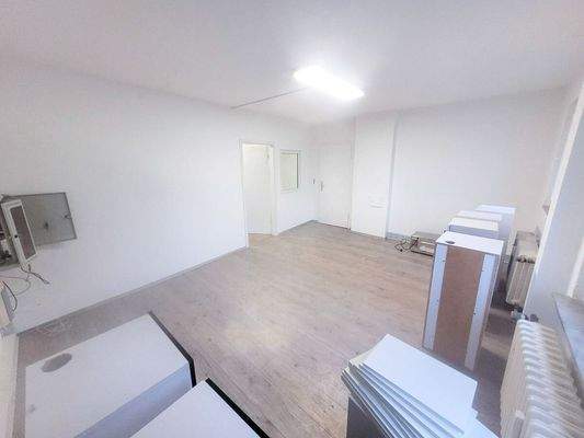 1. OG Büroraum + Netzwerkschrank2